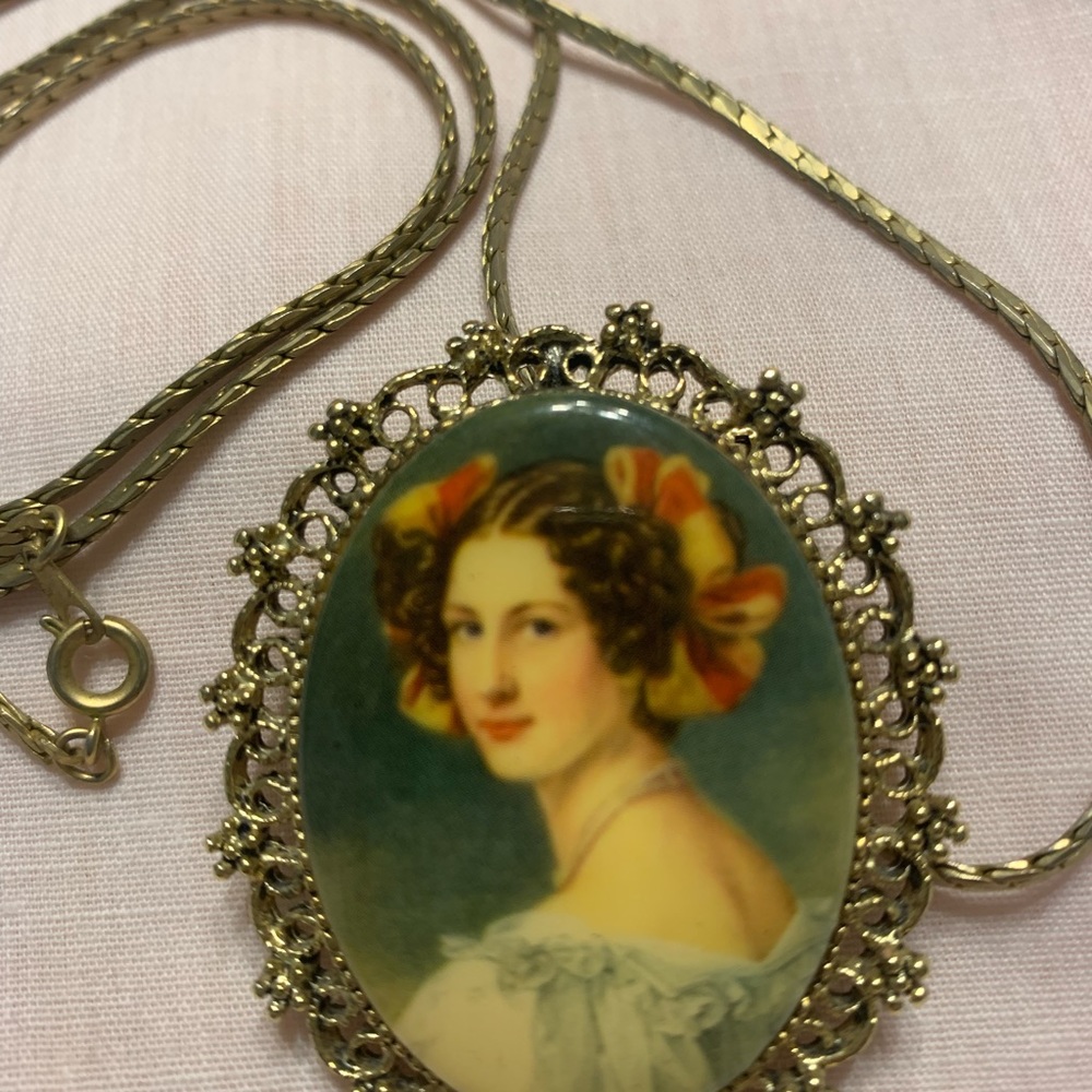 Victorian Gerry portrait cameo brooch Pin in Gold setting with 28 inch chain .